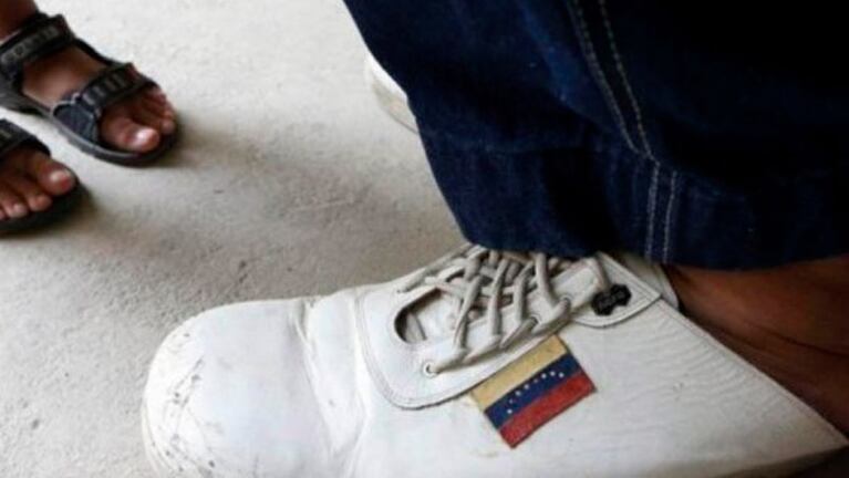 Al joven venezolano, un famoso zapatero alemán le confeccionó unos zapatos especiales.