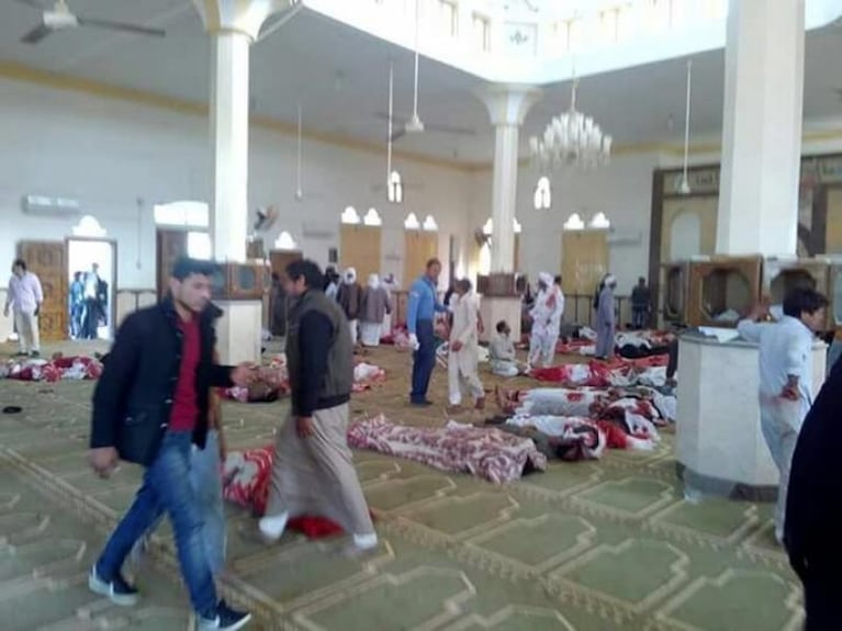 Al menos 235 muertos en un atentado terrorista contra una mezquita 