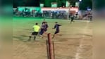 Al menos diez jugadores persiguieron y golpearon al árbitro tras el partido.