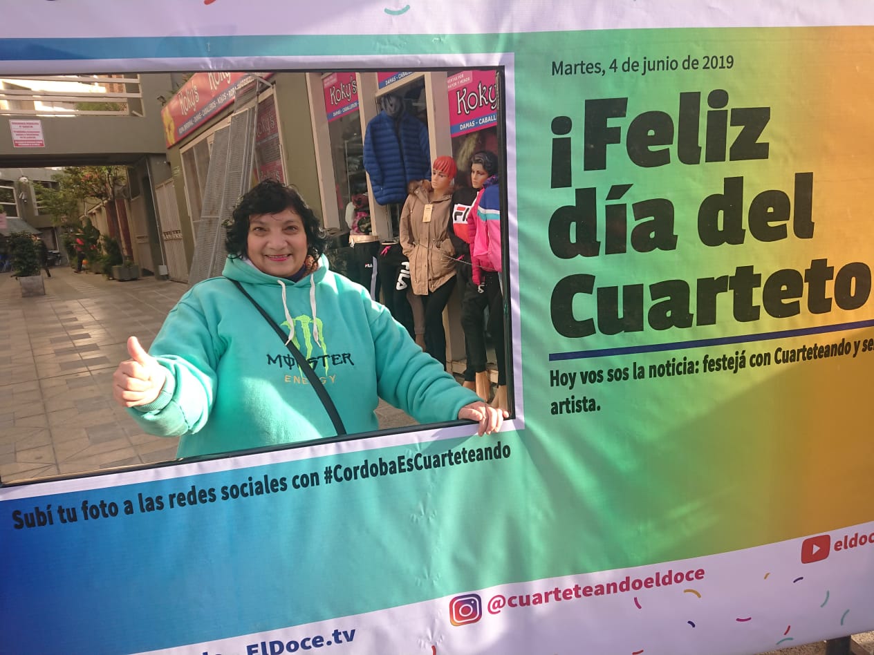 Al ritmo del tunga-tunga cantaron en la peatonal de Córdoba.