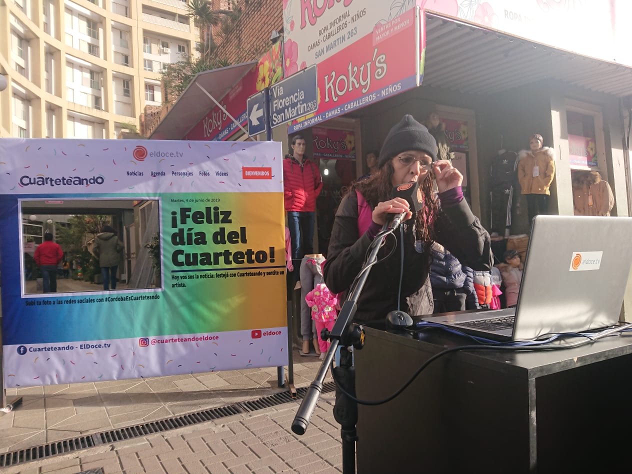 Al ritmo del tunga-tunga cantaron en la peatonal de Córdoba.