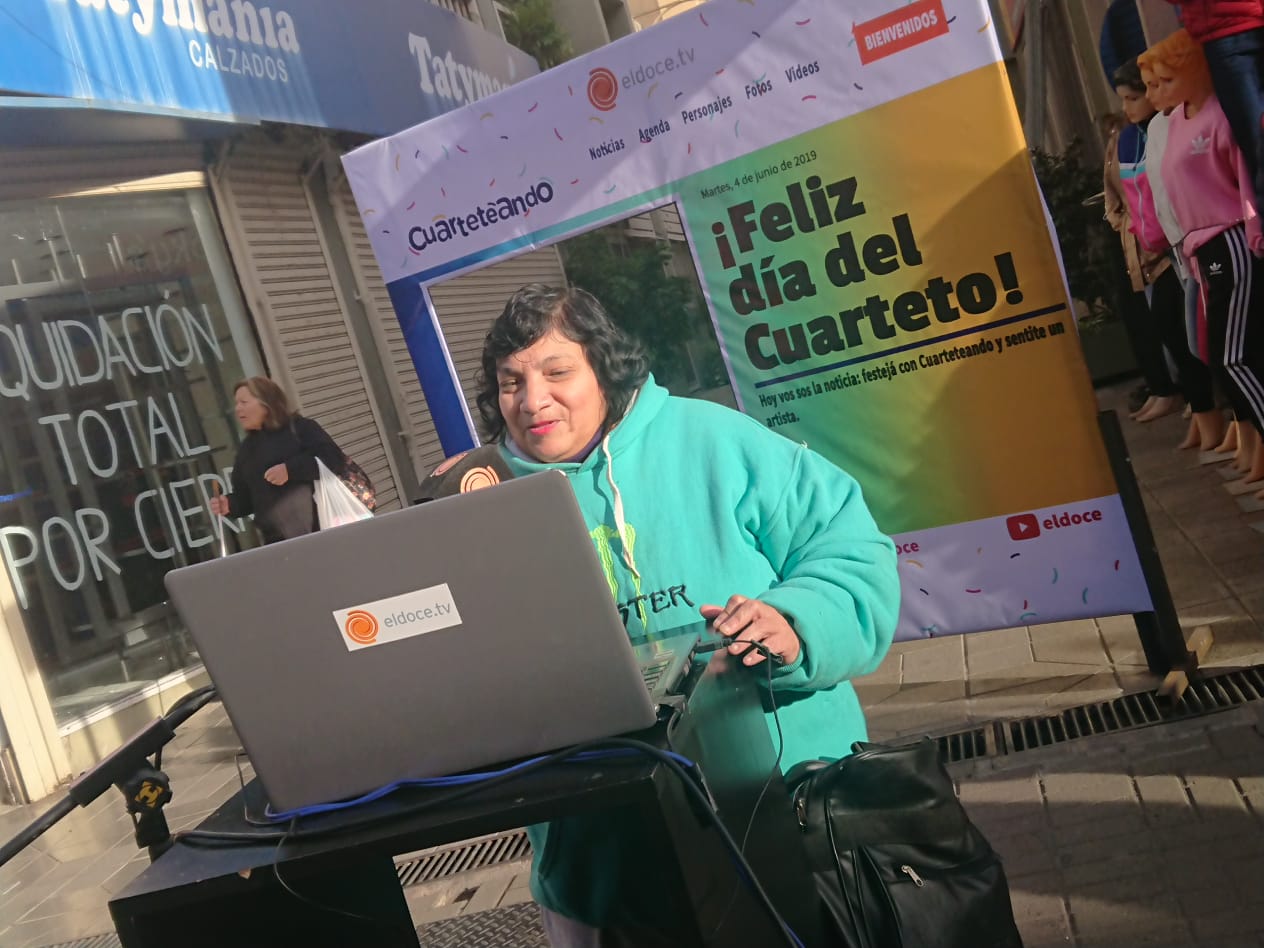 Al ritmo del tunga-tunga cantaron en la peatonal de Córdoba.