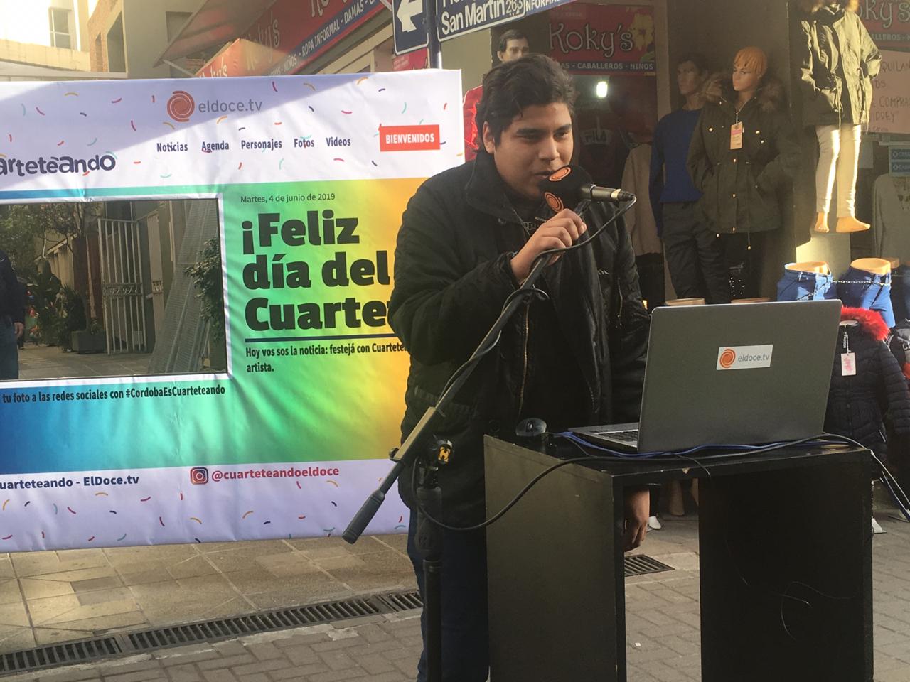 Al ritmo del tunga-tunga cantaron en la peatonal de Córdoba.