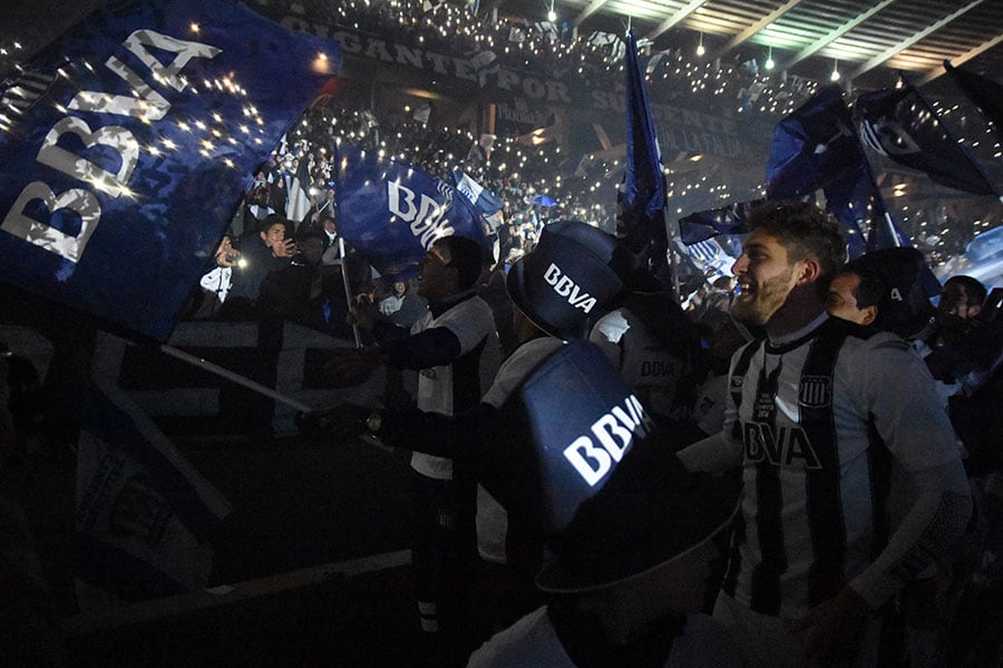 Al terminar el partido ante Brown, todo fue una fiesta. Foto: Lucio Casalla / ElDoce.tv