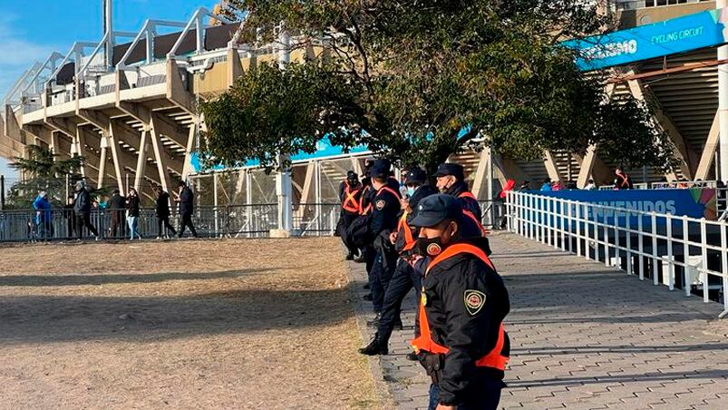 Al vendedor lo detuvieron en el ingreso al estadio Mario Alberto Kempes. (Foto ilustrativa: Cadena 3)