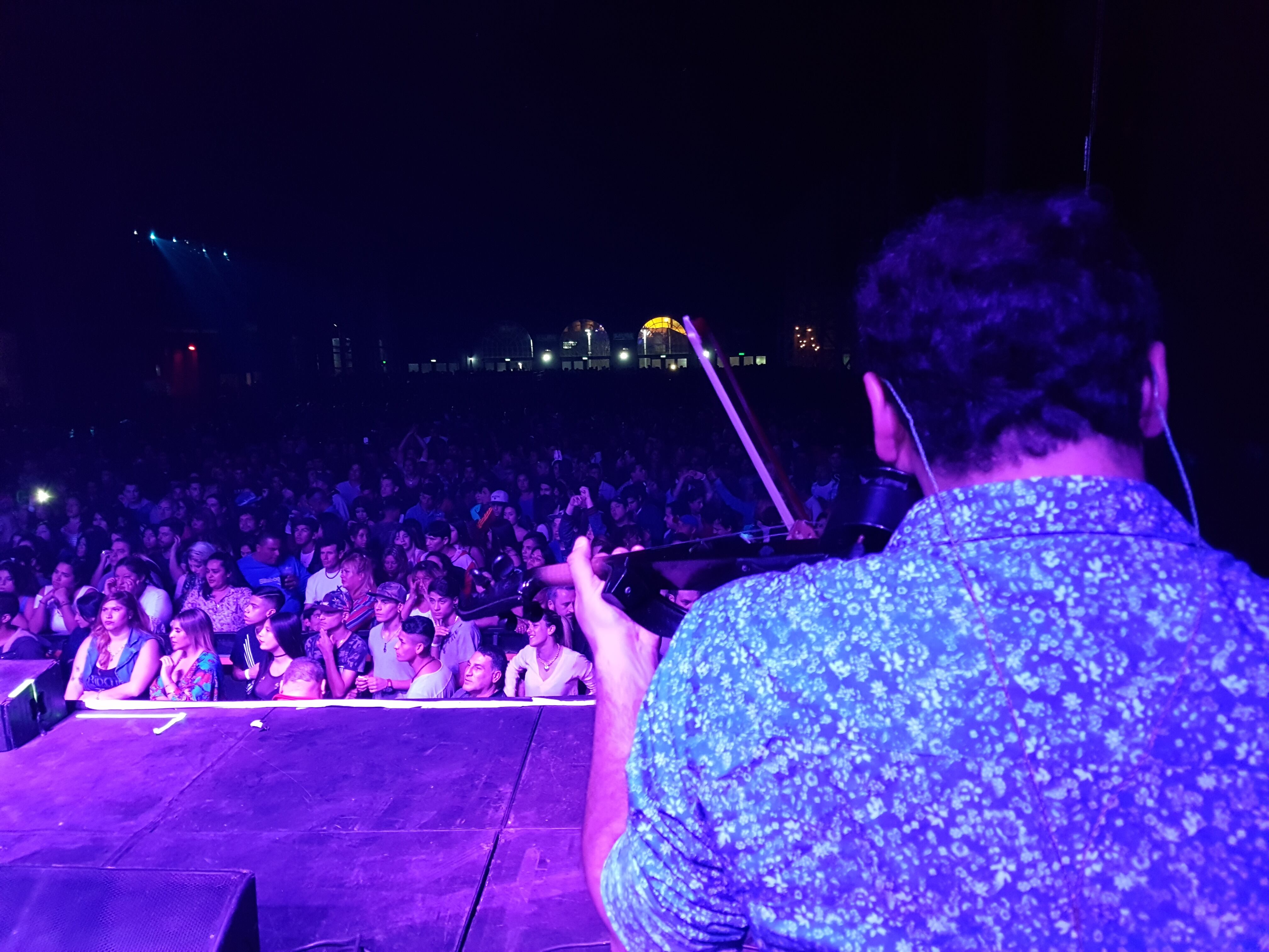 Alan Diaz, el violinista de Ulises Bueno. Foto: Flavio Castelló.