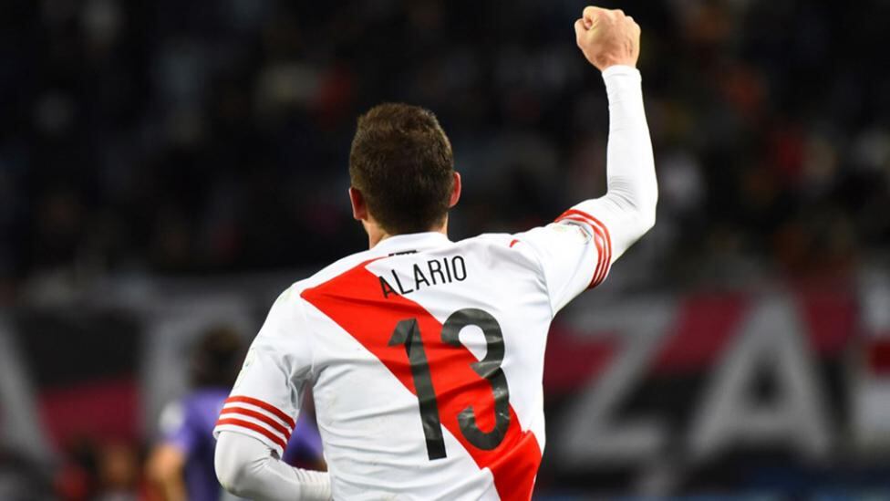 Alario festeja el gol que le dio el triunfo a River. 