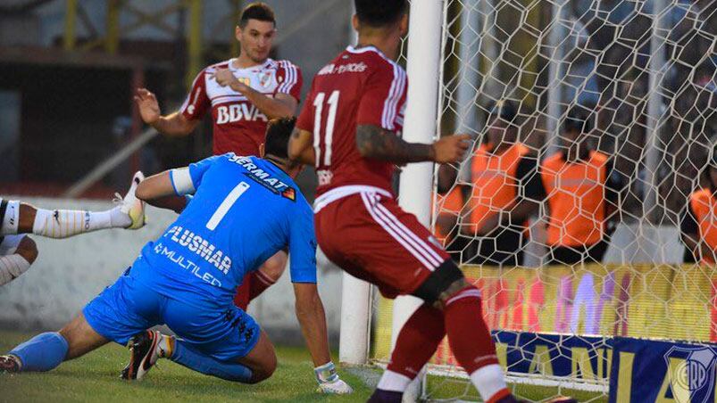 Alario la empuja al gol y le da el empate a River.