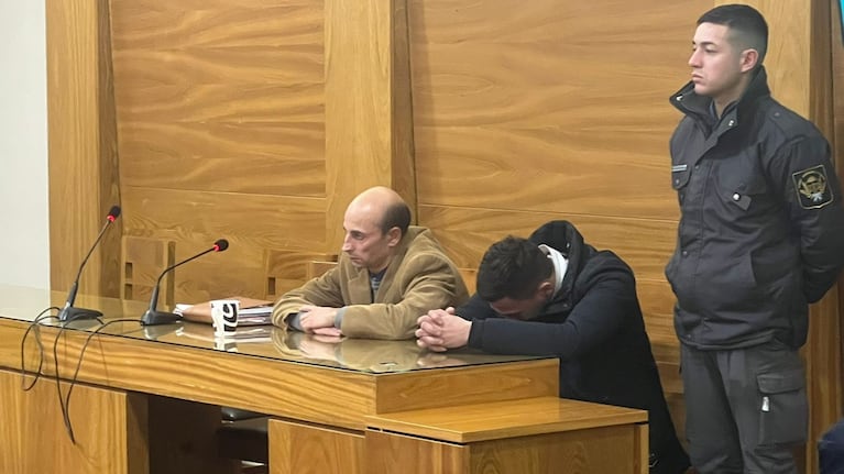 Albarracín, de negro, recibió prisión perpetua por el asesinato de Agustina Serenari. Foto: Mateo Lago / ElDoce.