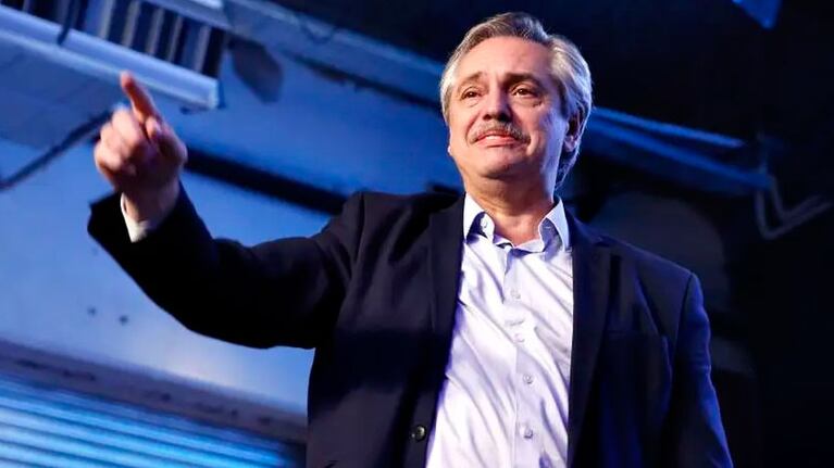 Alberto Fernández, eufórico y optimista tras el amplio triunfo.