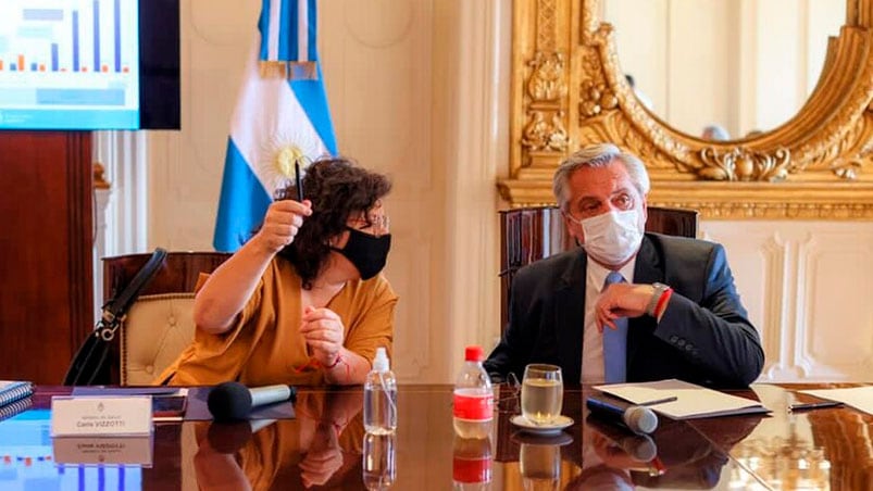 Alberto Fernández y Carla Vizzotti acordaron extender el DISPO en Argentina.