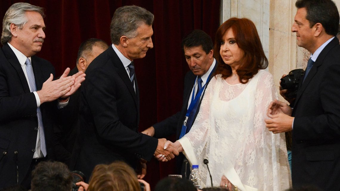 Alberto Fernández y Cristina Kirchner asumieron la conducción del país.