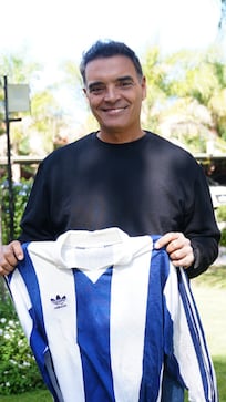 Ale Ceberio y Magui Olave palpitan el clásico Talleres - Belgrano: pasión, recuerdos y camisetas históricas