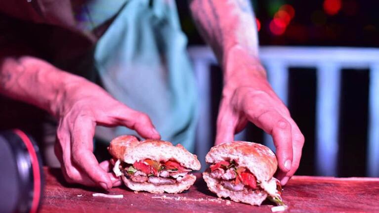 Ale Tavarone un delicioso sándwich con mollejas de cabritos de Córdoba.
