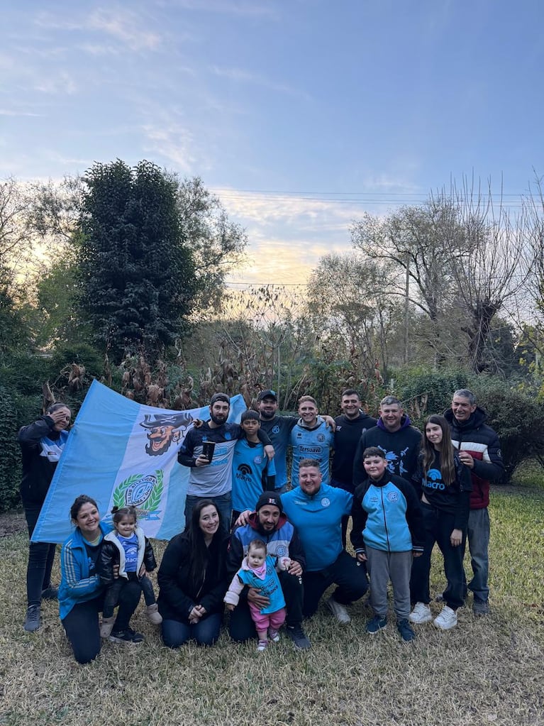 Ale viajó desde Nueva Zelanda a Córdoba para estar en la final Belgrano-River en el Kempes.