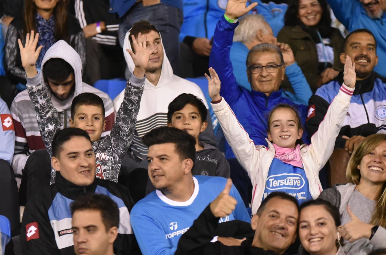 Alegría Pirata: el Celeste goleó y sueña con quedarse en Primera. / Foto: Lucio Casalla ElDoce.tv