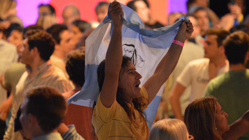 Alegría y festejos en la sede de Cambiemos en Buenos Aires. Foto: Lucio Casalla /El Doce.tv