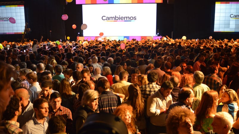 Alegría y festejos en la sede de Cambiemos en Buenos Aires. Foto: Lucio Casalla /El Doce.tv