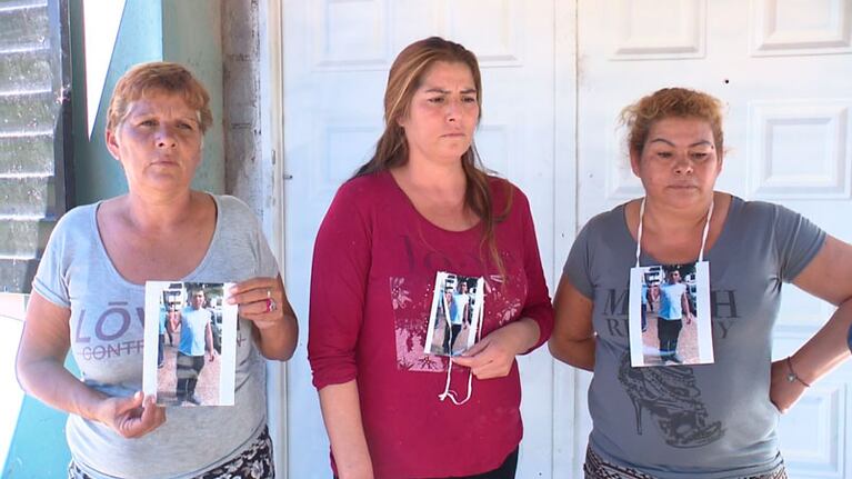 Alejandra (al medio), pide que la muerte de su hijo no quede impune.