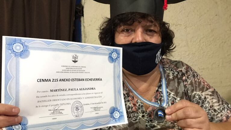 Alejandra Martínez fue abanderada en el secundario.