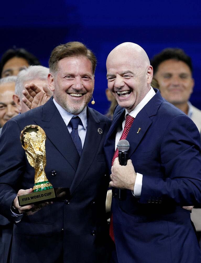 Alejandro Domínguez junto a Gianni Infantino. REUTERS/Cesar Olmedo