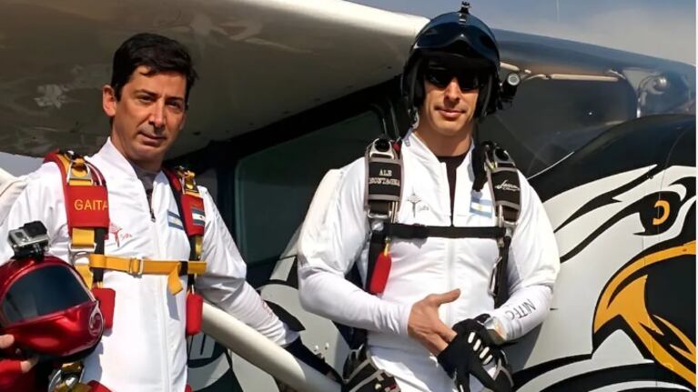 Alejandro Montagna y Marcelo Vives, dos paracaidistas argentinos rompieron el récord mundial de salto nocturno.