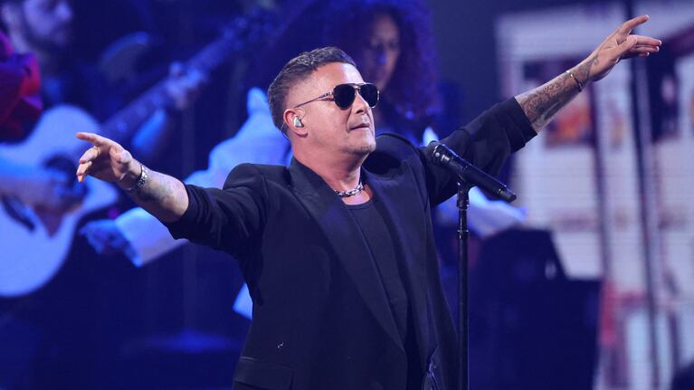 Alejandro Sanz se presenta este domingo en el Kempes. REUTERS/Mario Anzuoni