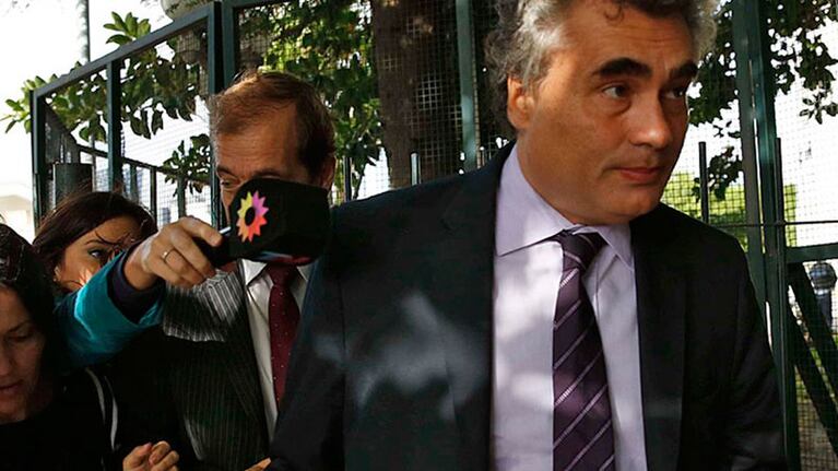 Alejandro Vanoli llegó temprano a tribunales y solo presentó un escrito.