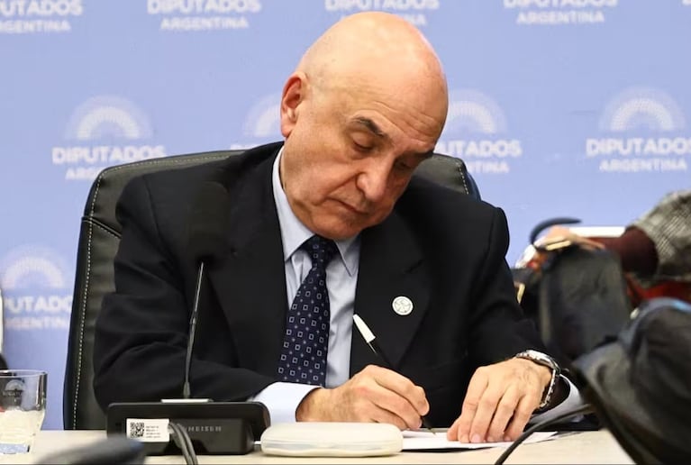 Alejandro Vilches expresó que "desde hoy" ya no forma parte del Gobierno.