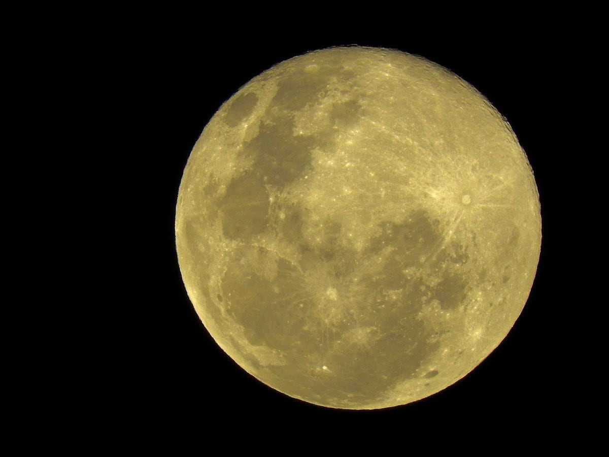 Alejo Peleari y su foto de la luna. 