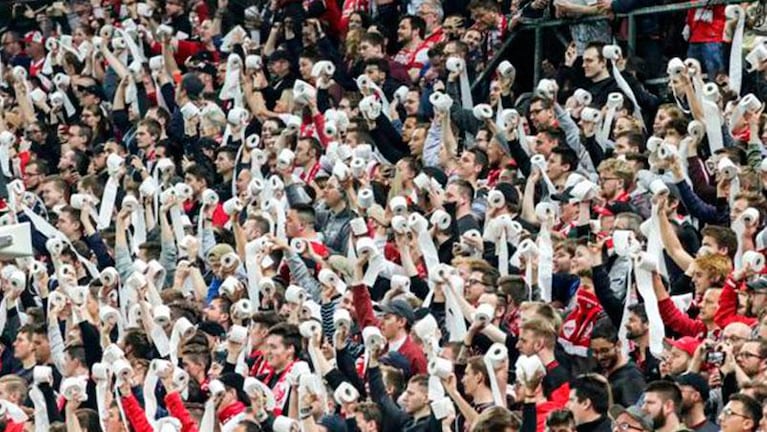 Alemania: por el VAR, cobraron penal en el entretiempo de un partido de la Bundesliga