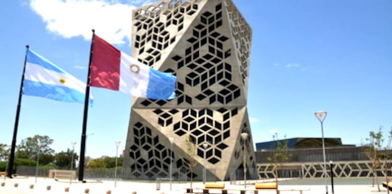 Alerta en Córdoba: prohibieron una marca de miel y juguitos congelados por graves irregularidades 