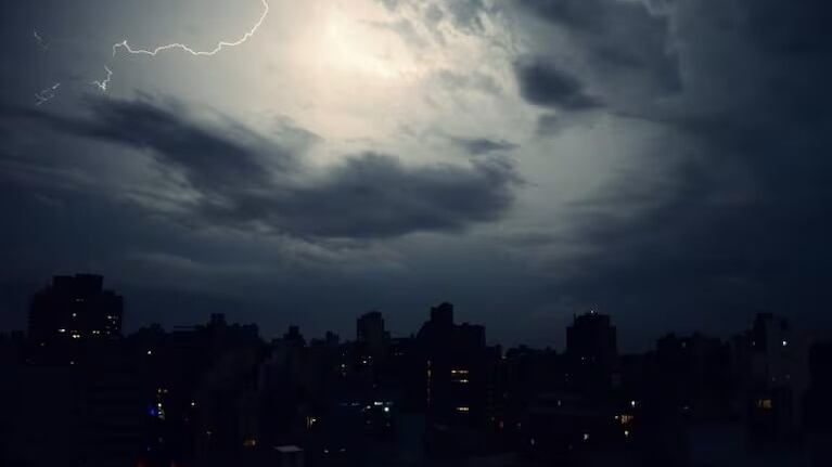 Alerta por fuertes tormentas para este viernes en Córdoba: en qué zonas