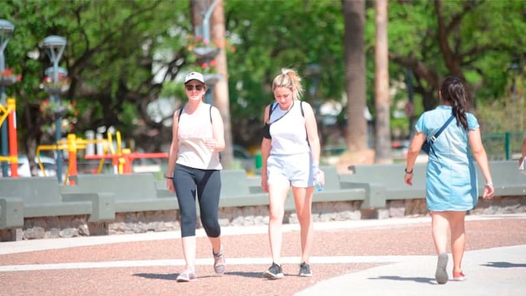 Alerta por temperaturas extremas: cuándo es el pico de calor y qué día vuelve la lluvia