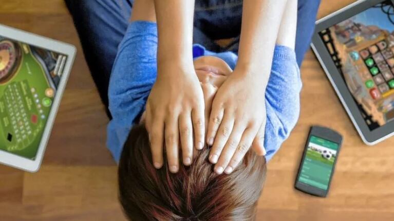 Alertan por apuestas electrónicas: los factores que ponen en peligro a adolescentes