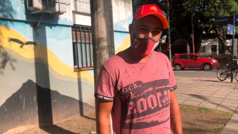 Alex, el papá del niño sufrió una descarga eléctrica. Foto: Paula Fernández/El Doce.