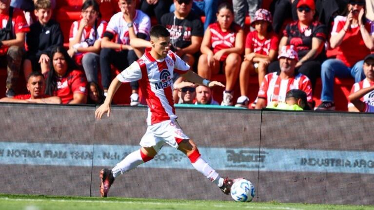 Alex Luna, el 10 de la Gloria ante Platense.