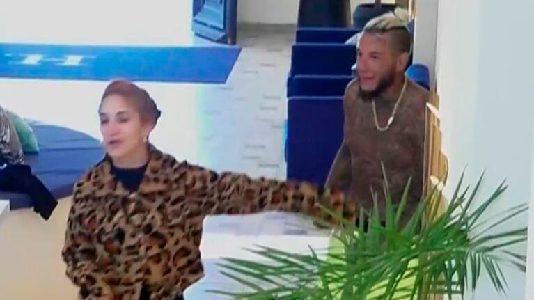 Alex y Melody, histeriqueo asegurado.