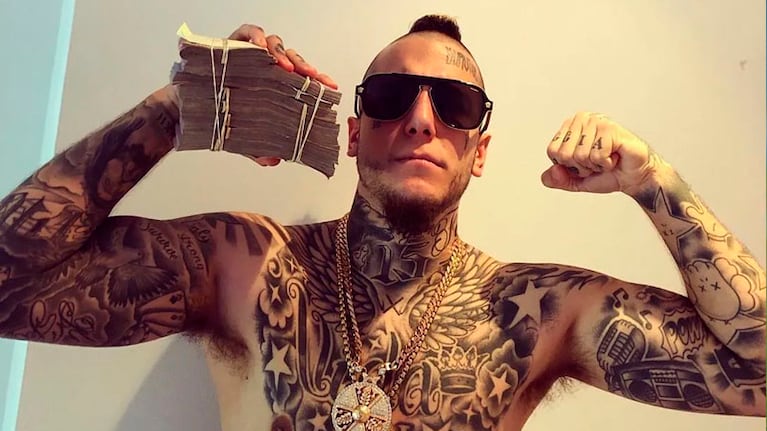 Alexander Caniggia volvió a sorprender con sus excentricidades.