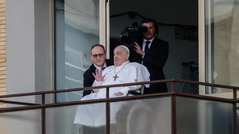 Alfieri operó al Papa de colon en dos oportunidades, en 2021 y 2023.