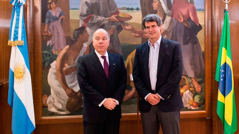 Alfonso Prat Gay junto al ministro de Brasil, Mauro Vieira.