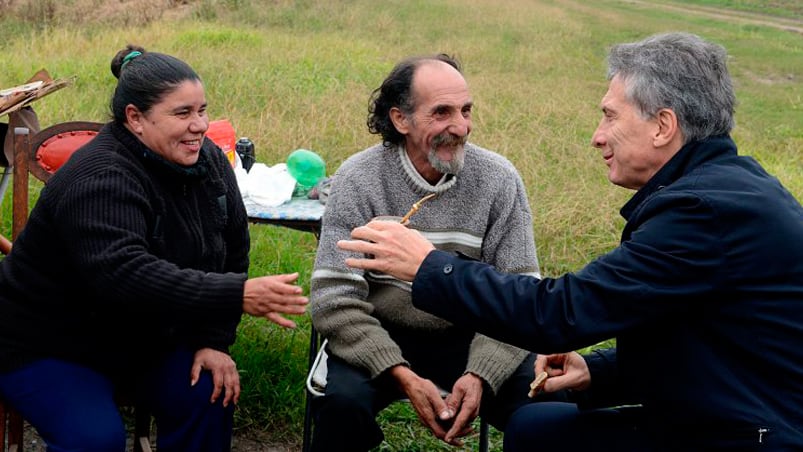 Alfredo Farías y Mónica tomaron mates con el Presidente Macri.