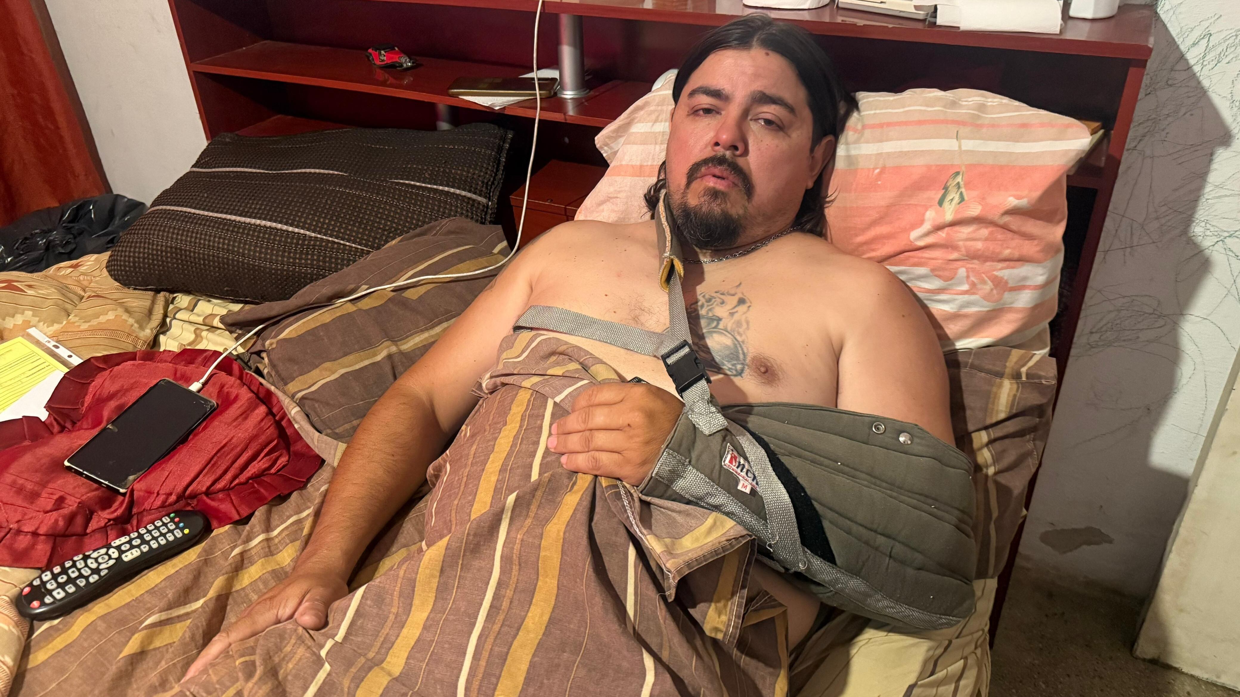 Alfredo vive un drama y pide que intenten identificar al automovilista que lo embistió.