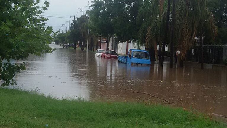 Algunas calles de la ciudad están anegadas tras el temporal.
