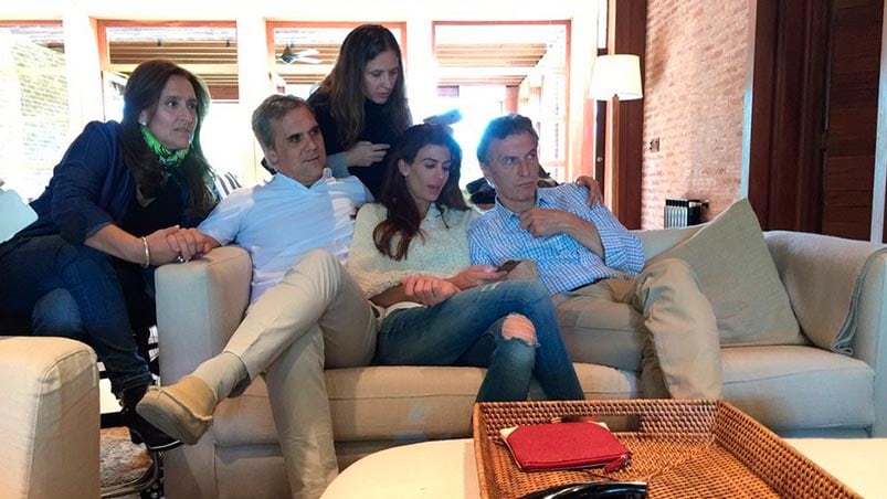 Aliento "PRO". Macri y Michetti miraron a Los Pumas en familia. Foto: Twitter.