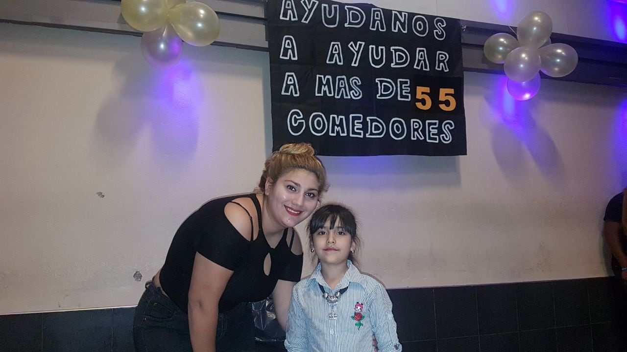 Alimentando una sonrisa: La Sala del Rey se llenó de cuarteteros que fueron a ayudar a más de 50 comedores.