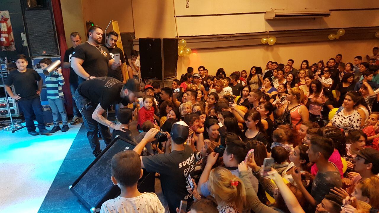 Alimentando una sonrisa: La Sala del Rey se llenó de cuarteteros que fueron a ayudar a más de 50 comedores.