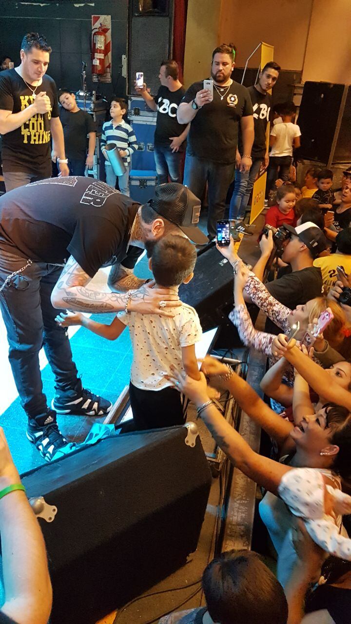 Alimentando una sonrisa: La Sala del Rey se llenó de cuarteteros que fueron a ayudar a más de 50 comedores.