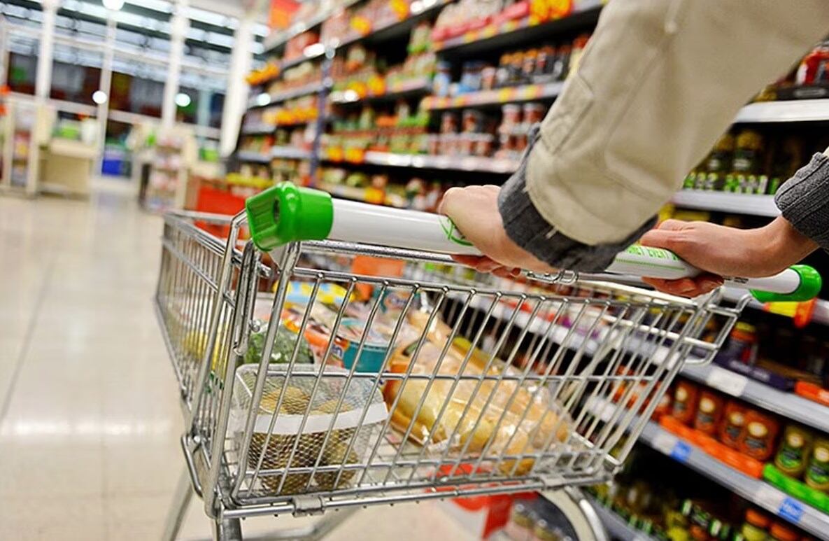 Alimentos y bebidas subieron casi un 6%