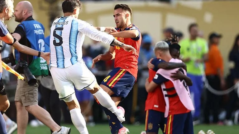 Alivio para Paredes y Molina: podrán cumplir la sanción del Mundial en partidos amistosos